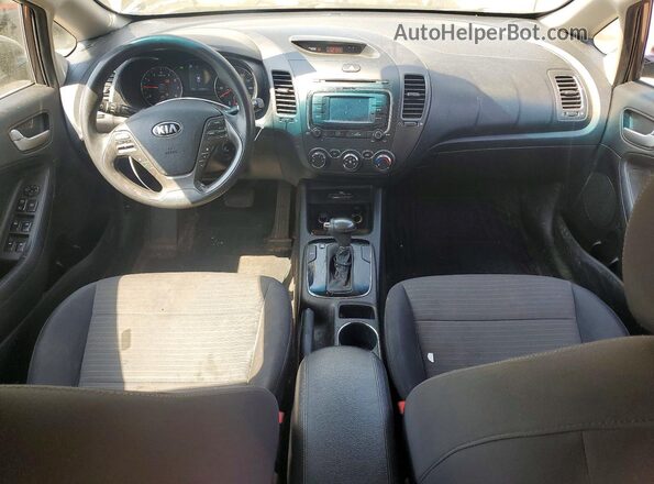 3KPFL4A79JE166580 2018 KIA FORTE Черный Вид панели приборов