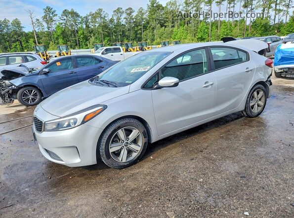 3KPFL4A7XJE212580 2018 KIA FORTE Серебряный Передняя левая четверть