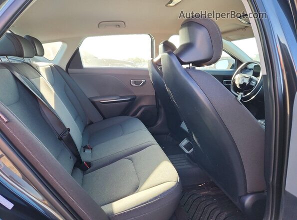 3KPFT4DE0SE020550 2025 KIA K4 Gray Widok tylnych siedzeń