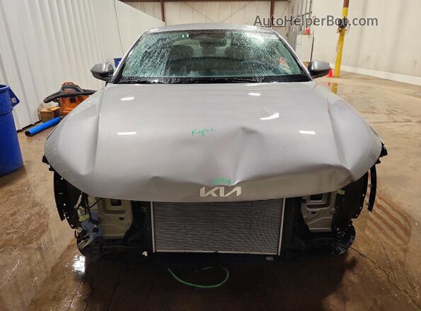 3KPFT4DE0SE109339 2025 KIA K4 Серый Вид спереди