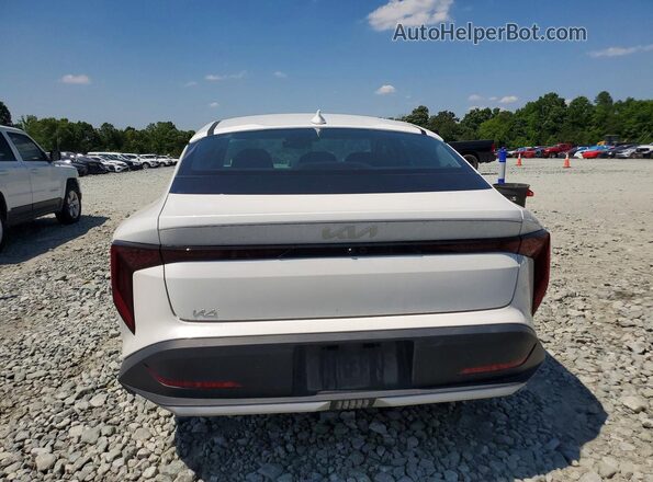 3KPFT4DE0SE118719 2025 KIA K4 Белый Вид сзади