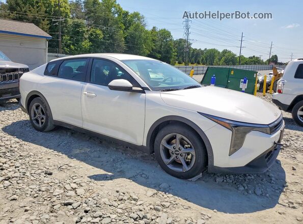 3KPFT4DE0SE118719 2025 KIA K4 Белый Передняя правая четверть