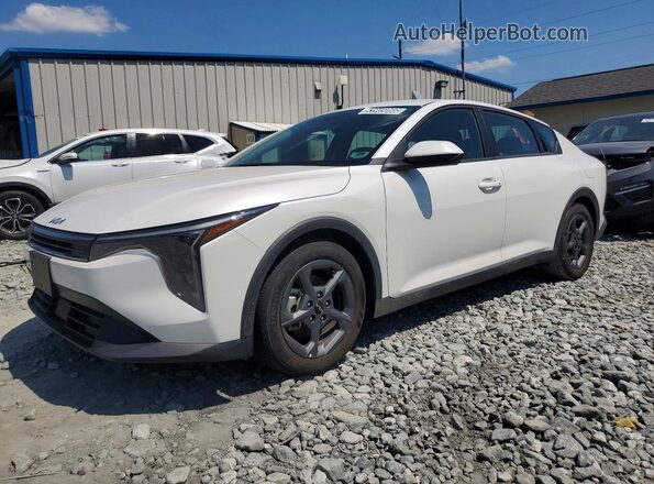 3KPFT4DE0SE118719 2025 KIA K4 Белый Передняя левая четверть