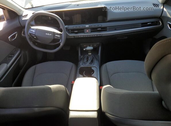 3KPFT4DE0SE209232 2025 KIA K4 Silver Vista del salpicadero