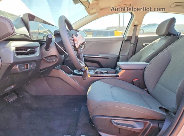 3KPFT4DE1SE200538 2025 KIA K4 White Vista interior delantera
