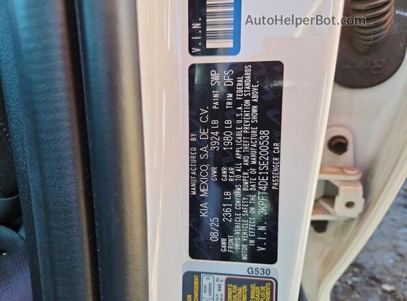 3KPFT4DE1SE200538 2025 KIA K4 White Vista del compartimento del motor