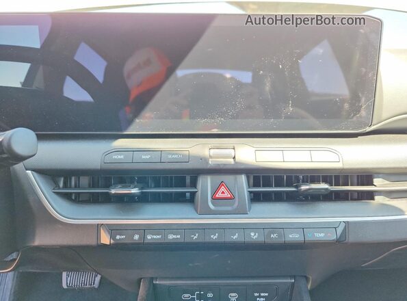 3KPFT4DE1SE200538 2025 KIA K4 White Vista del cuadro de instrumentos