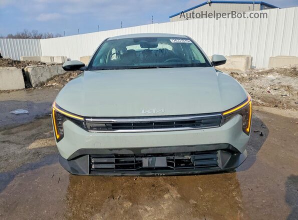 3KPFT4DE2SE096724 2025 KIA K4 Зеленый Вид спереди