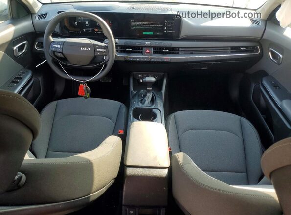 3KPFT4DE2SE096724 2025 KIA K4 Зеленый Вид панели приборов