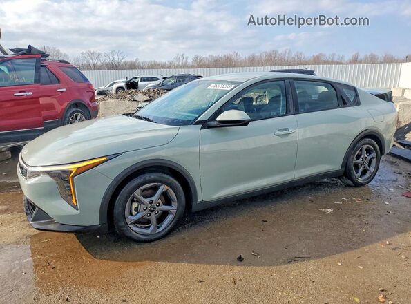 3KPFT4DE2SE096724 2025 KIA K4 Зеленый Передняя левая четверть