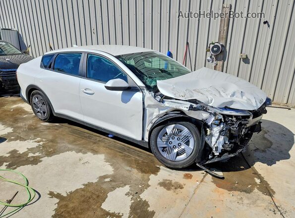 3KPFT4DE2SE157408 2025 KIA K4 Белый Передняя правая четверть