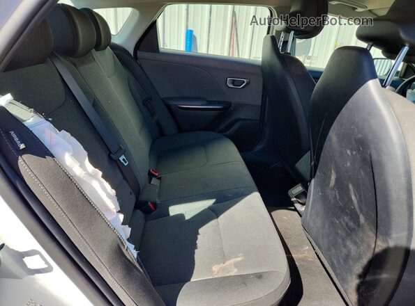 3KPFT4DE2SE157408 2025 KIA K4 Белый Вид задних сидений