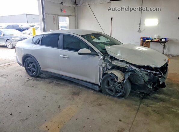 3KPFT4DE2SE182907 2025 KIA K4 White Przód prawy