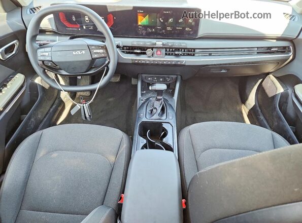 3KPFT4DE2SE198346 2025 KIA K4 Серый Вид панели приборов