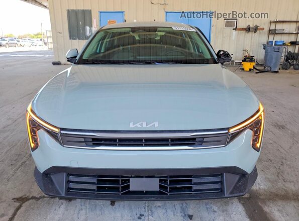3KPFT4DE2SE209782 2025 KIA K4 Серый Вид спереди