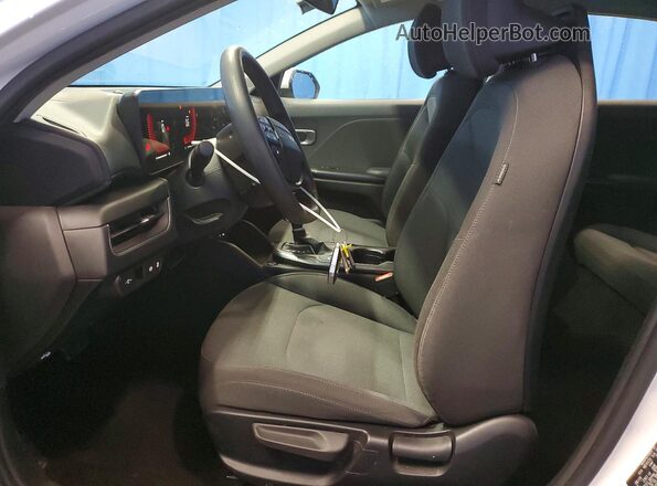 3KPFT4DE3SE006318 2025 KIA K4 Белый Вид салона спереди