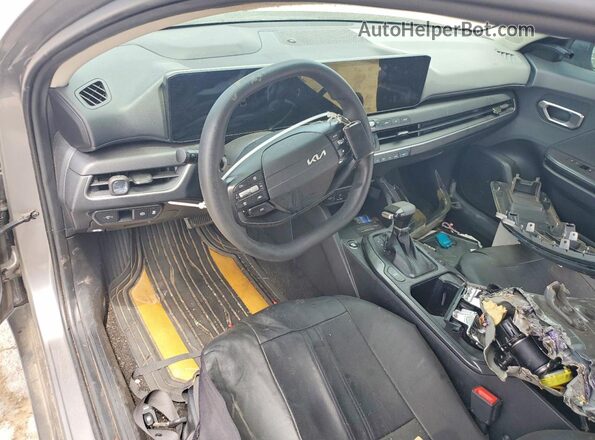 3KPFT4DE3SE012359 2025 KIA K4 Silver Widok deski rozdzielczej