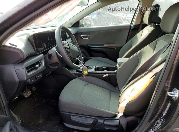 3KPFT4DE4SE200064 2025 KIA K4 Gray Vista interior delantera