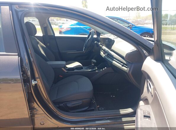 3KPFT4DE5SE018244 2025 KIA K4 Black Widok wnętrza z przodu