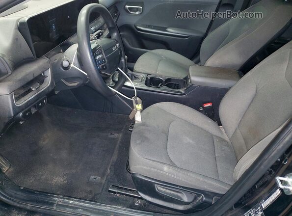 3KPFT4DE6SE066433 2025 KIA K4 Черный Вид салона спереди