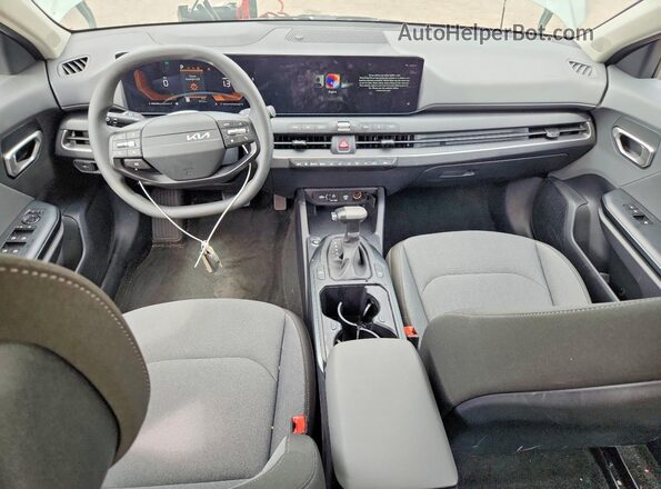 3KPFT4DE6SE224673 2025 KIA K4 Green Առջևի վահանակի տեսք