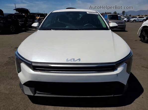 3KPFT4DE7SE052802 2025 KIA K4 White Widok z przodu