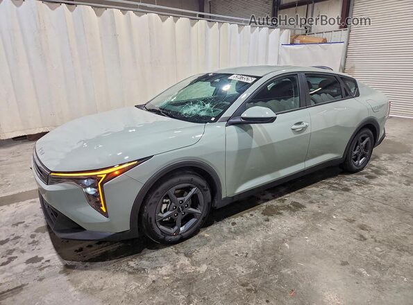 3KPFT4DE8TE290367 2026 KIA K4 Серый Передняя левая четверть
