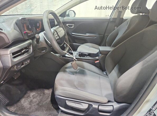 3KPFT4DE8TE290367 2026 KIA K4 Серый Вид салона спереди