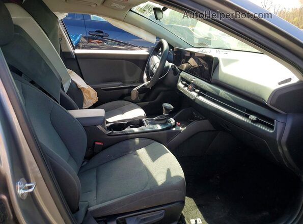 3KPFT4DEXSE020975 2025 KIA K4 Silver Vista interior delantera
