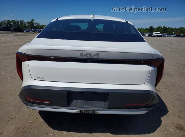 3KPFT4DEXSE138699 2025 KIA K4 Белый Вид сзади