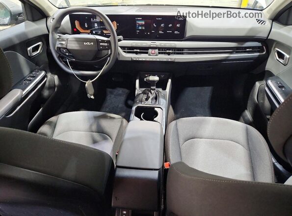 3KPFT4DEXSE141845 2025 KIA K4 Серый Вид панели приборов