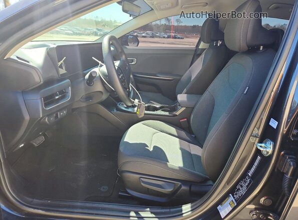 3KPFT4DEXSE219041 2025 KIA K4 Black Вид салону спереду