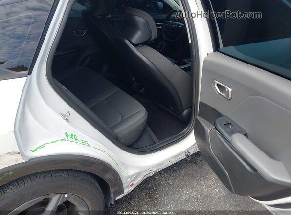 3KPFT4DEXSE225325 2025 KIA K4 White Widok naklejki z numerem VIN