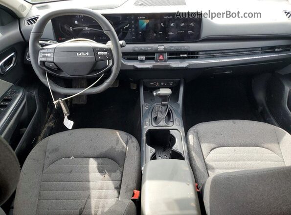 3KPFU4DE0SE120533 2025 KIA K4 Серебряный Вид панели приборов