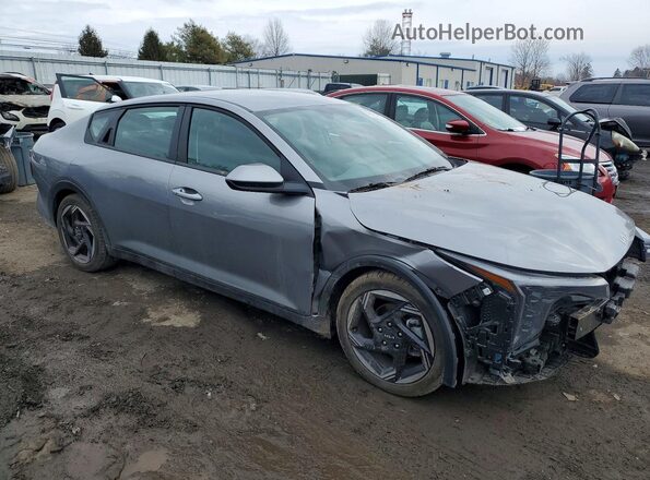 3KPFU4DE0SE120533 2025 KIA K4 Серебряный Передняя правая четверть