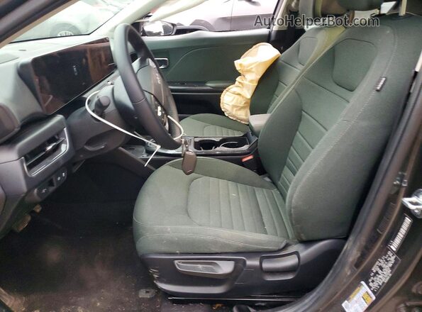 3KPFU4DE7SE032806 2025 KIA K4 Серый Вид салона спереди