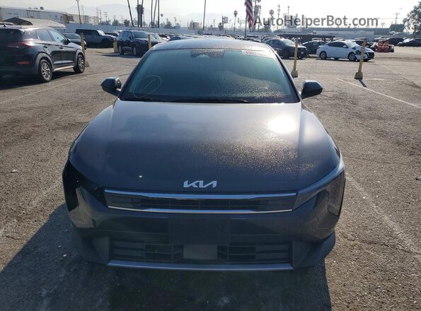 3KPFU4DEXSE233891 2025 KIA K4 Charcoal Widok z przodu