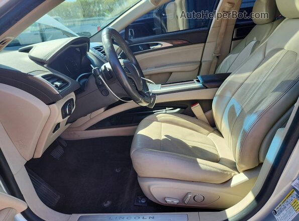 3LN6L5F93HR644880 2017 LINCOLN MKZ Серебряный Вид салона спереди