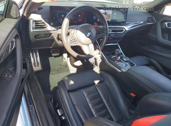 3MF13DM0XR8D84740 2024 BMW M2 Синий Вид панели приборов