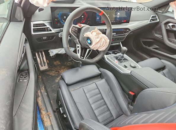 3MF23DM03T8F89229 2026 BMW M2 White Вид панелі приладів