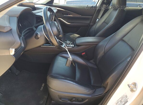 3MVDMBDM4PM537622 2023 MAZDA CX-30 Белый Вид салона спереди