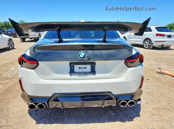 3MW53CM08N8C38780 2022 BMW M2 White Vista trasera