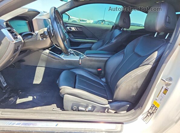 3MW53CM08N8C38780 2022 BMW M2 White Vista interior delantera
