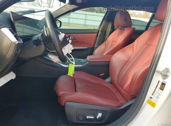 3MW69FF02P8C83895 2023 BMW OTHER Белый Вид салона спереди