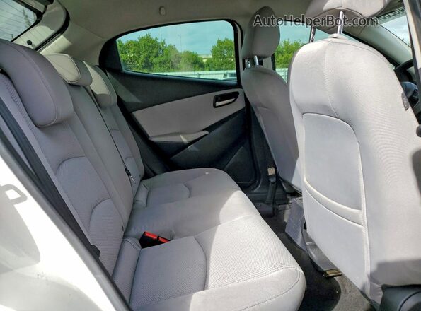 3MYDLBJV4LY705121 2020 TOYOTA YARIS Белый Вид задних сидений