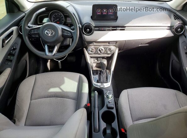 3MYDLBJV4LY705121 2020 TOYOTA YARIS Белый Вид панели приборов