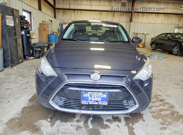 3MYDLBYV0HY172102 2017 TOYOTA YARIS Gray Դիմացի տեսք