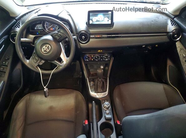 3MYDLBYV0HY172102 2017 TOYOTA YARIS Gray Առջևի վահանակի տեսք
