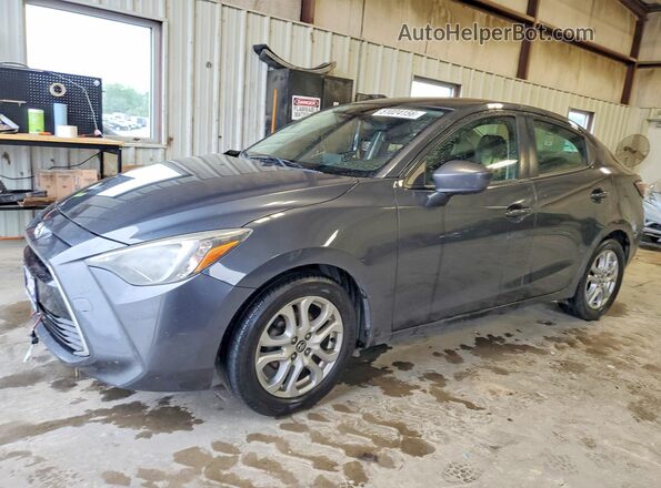 3MYDLBYV0HY172102 2017 TOYOTA YARIS Gray Առջևի ձախ երեք քառորդ տեսարան