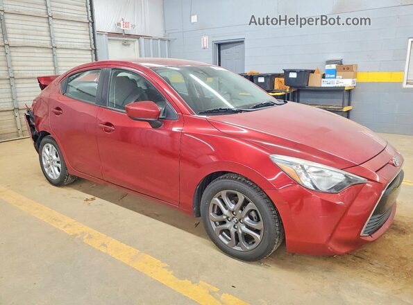 3MYDLBYV0JY302174 2018 TOYOTA YARIS Красный Передняя правая четверть